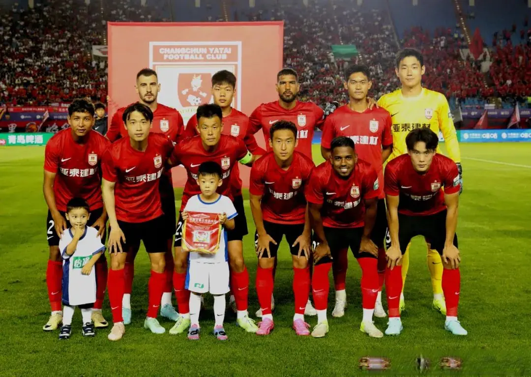 呈现出胶着 呈现出胶着