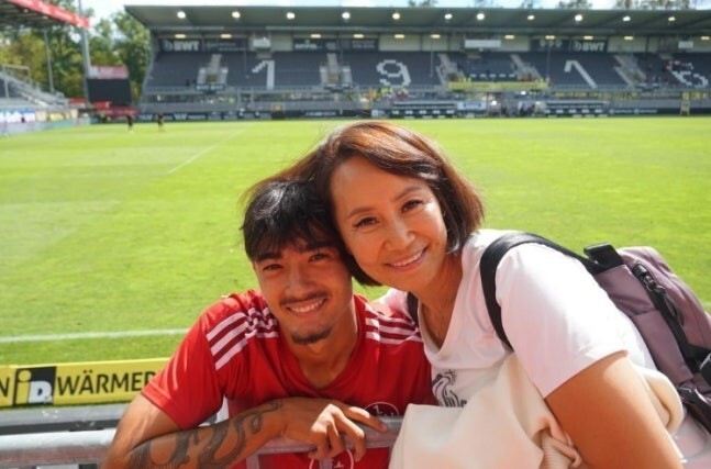 主帅洪明甫, KhWM, 正是母亲的 主帅洪明甫, KhWM, 正是母亲的