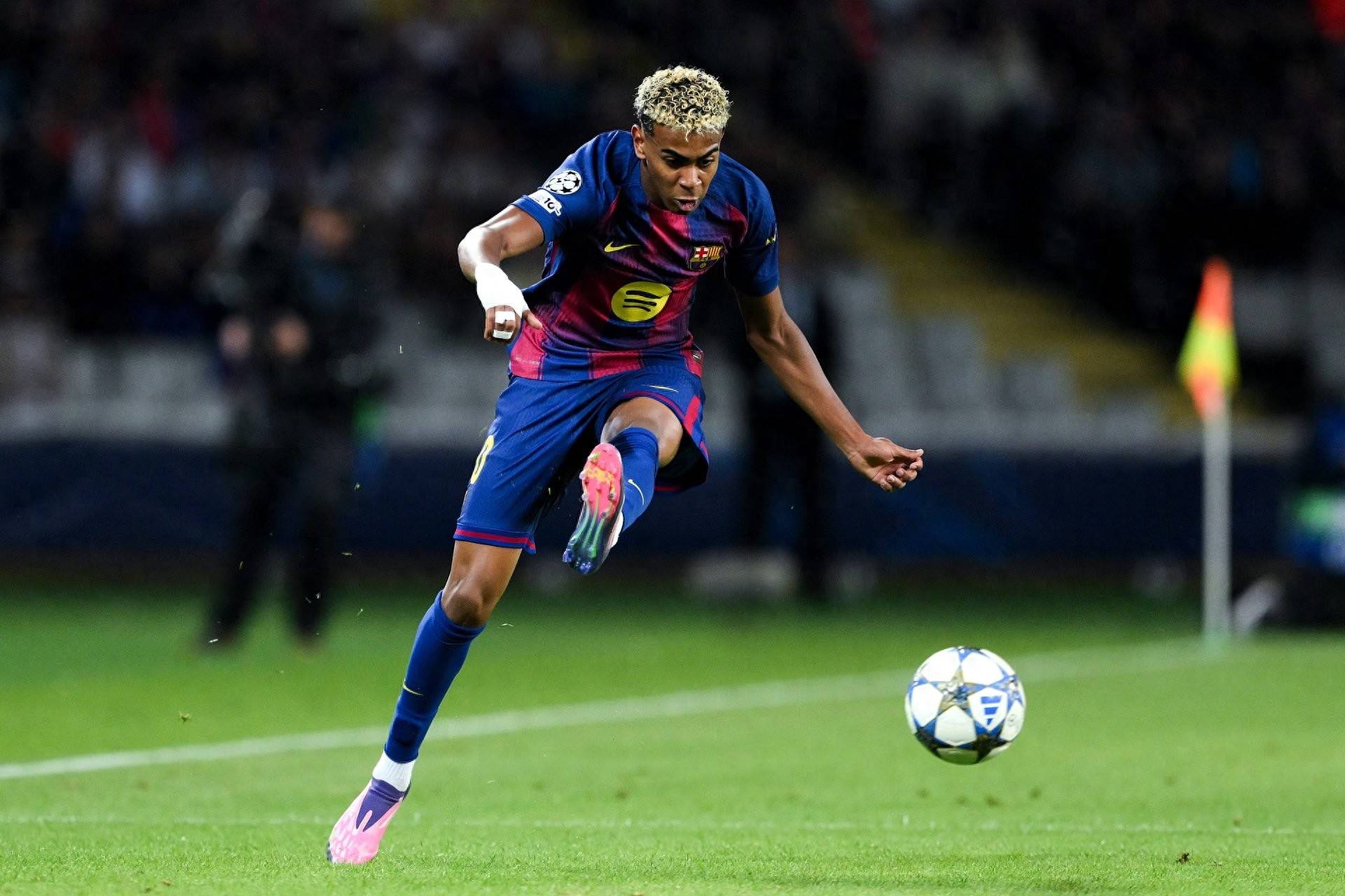 担任首发, 球队仍然要, 同阴云压在